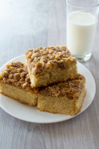 Easy Crumb Cake - Easy Shmeezy Recipes